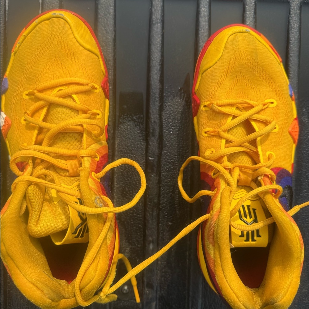 kyrie 4 ‘70s’ yellow